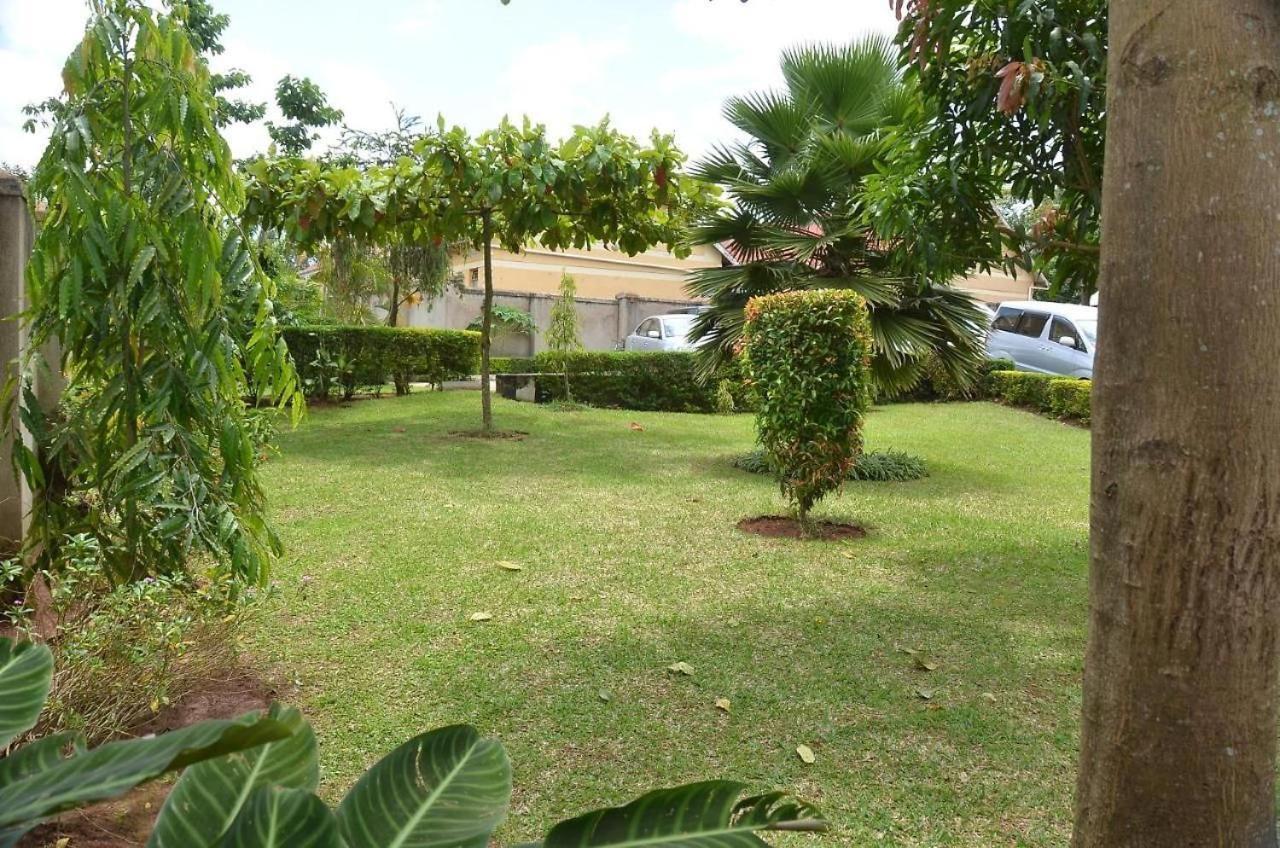 Merian Gardens And Guest House Mukono Town Екстериор снимка