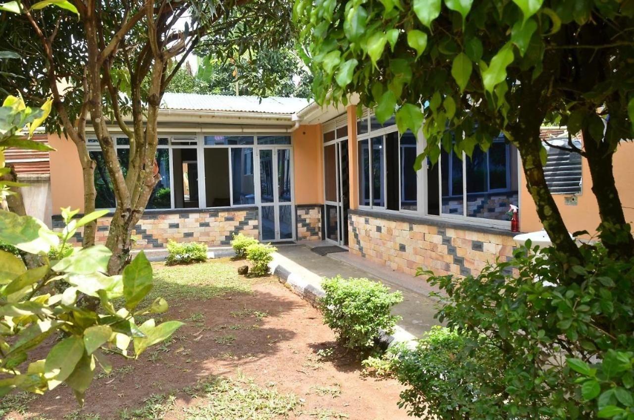 Merian Gardens And Guest House Mukono Town Екстериор снимка