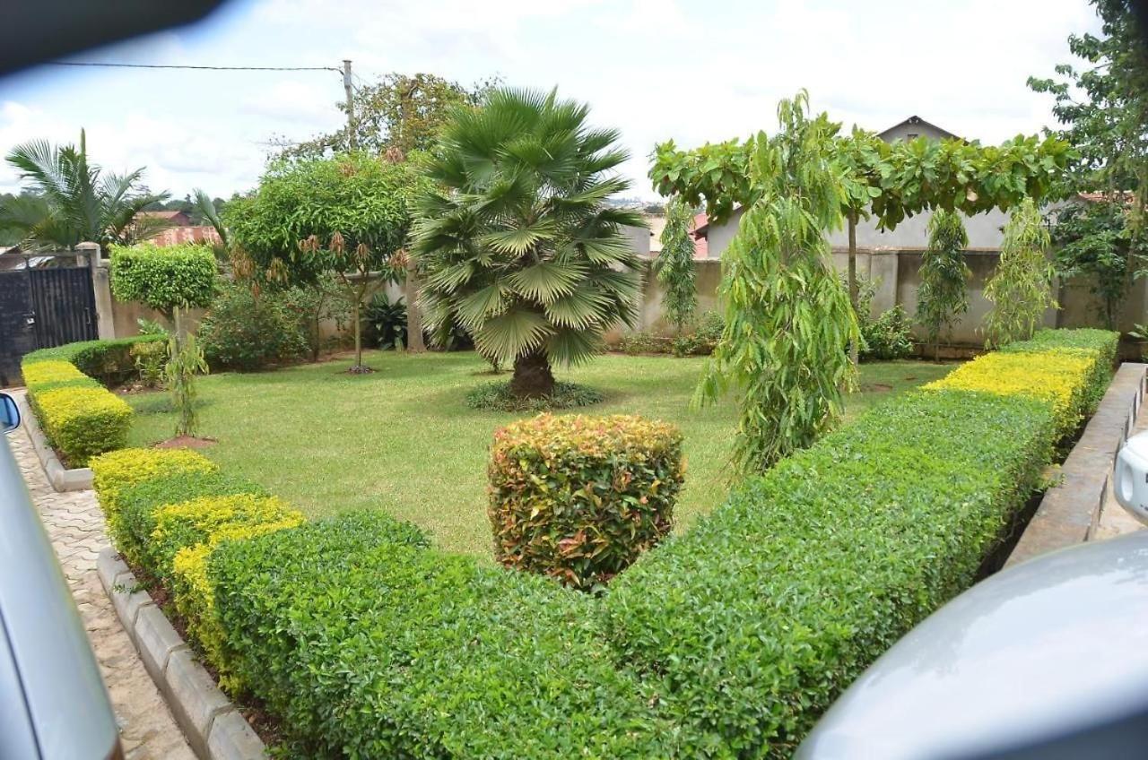 Merian Gardens And Guest House Mukono Town Екстериор снимка