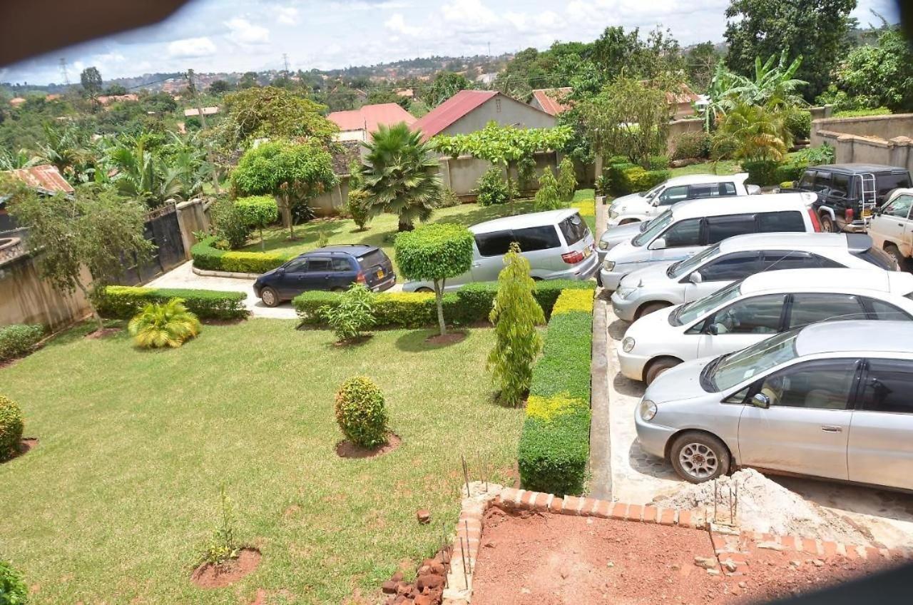 Merian Gardens And Guest House Mukono Town Екстериор снимка